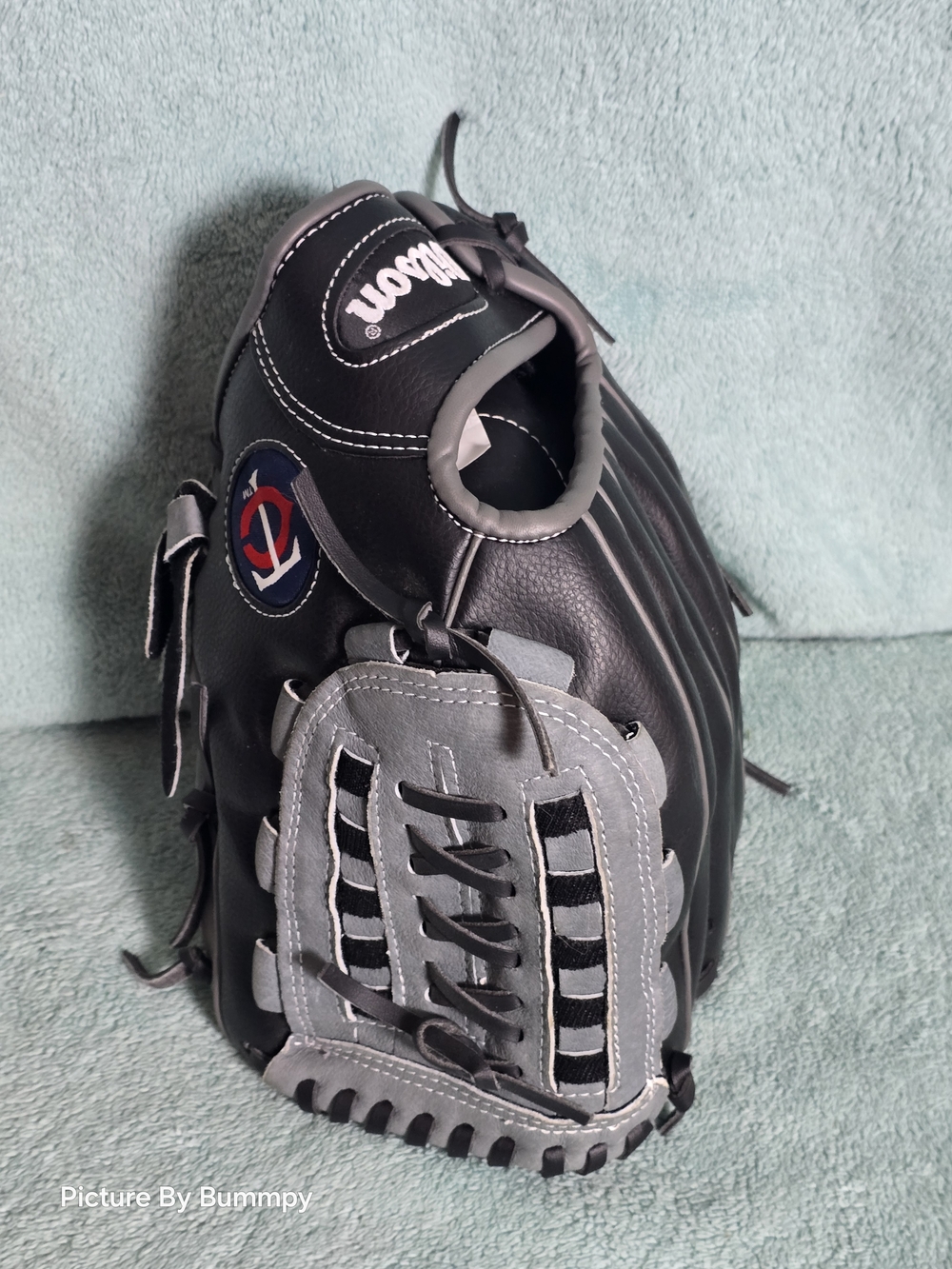 Wilson A03RB15 A360 (RHT) baseball glove made of genuine leather. Twin Cities TC